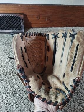 Rawlings RBG4 13" Baseball Glove RHT  Game Ready